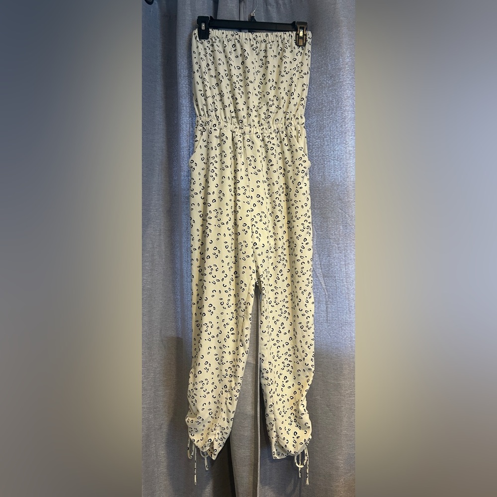 Womans Sleeveless Size M Leopard Print Romper